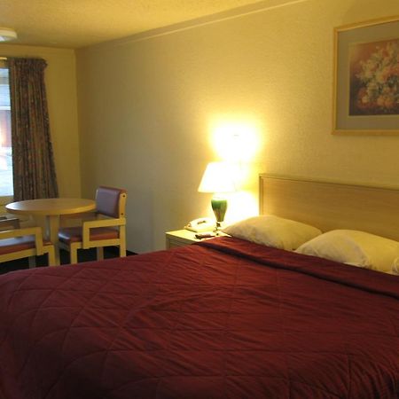 Austin Town Inn Austintown Zewnętrze zdjęcie