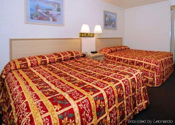 Austin Town Inn Austintown Pokój zdjęcie
