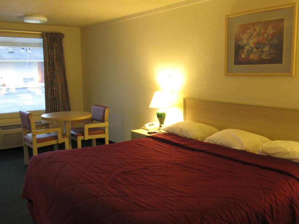 Austin Town Inn Austintown Zewnętrze zdjęcie